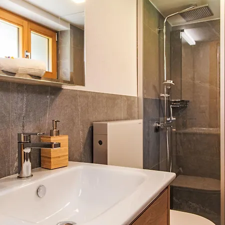 Domek alpejski Le Mayen Des Veillas By Interhome